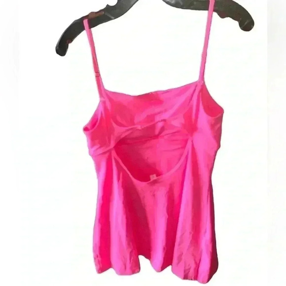 Xl Barbie pink workout dress with shorts, keyhole back, front split. Adj straps. - Picture 2 of 11